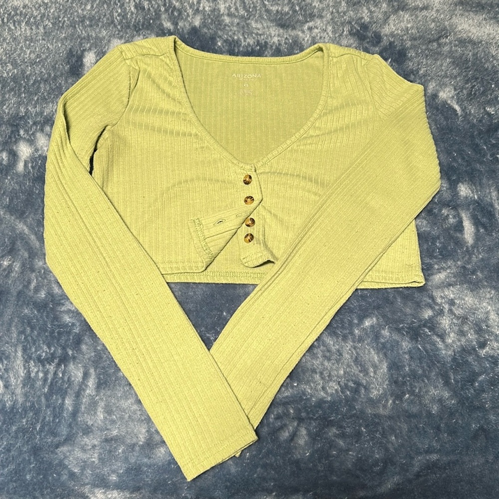 Spring green Arizona Jean Co crop top button down cardigan